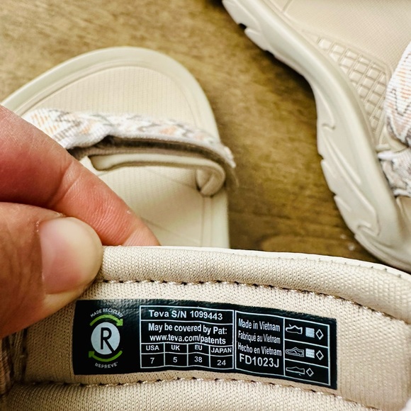 Teva terra FI 5 sandals size 7 brand new - Picture 3 of 5